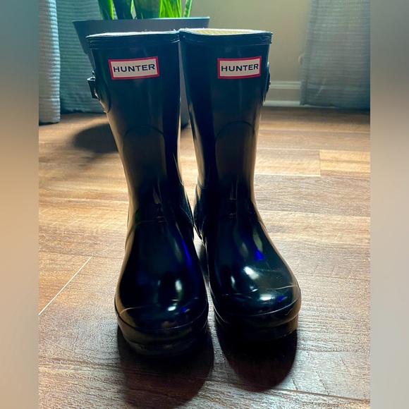 Hunter Handbags - Women's HUNTER Original Short Gloss Buckle Strap Rain Boots, EUC, sz 6M-7F